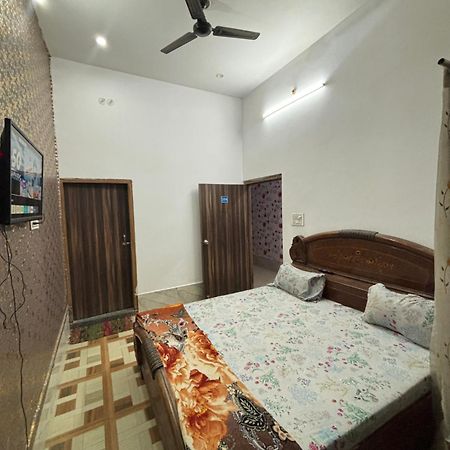 Balaji Homestay Mathura In Vrindavan Exterior photo