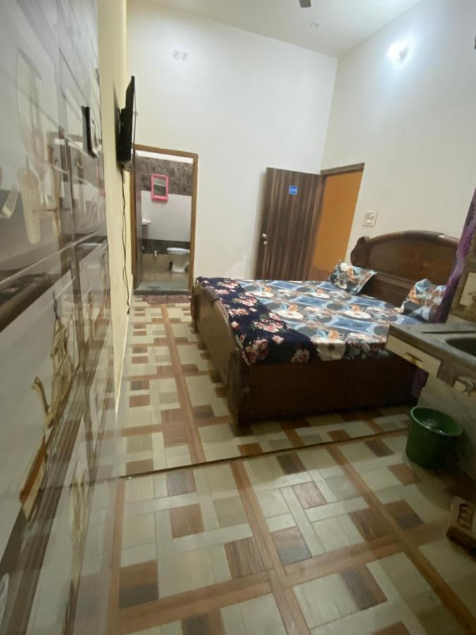 Balaji Homestay Mathura In Vrindavan Exterior photo