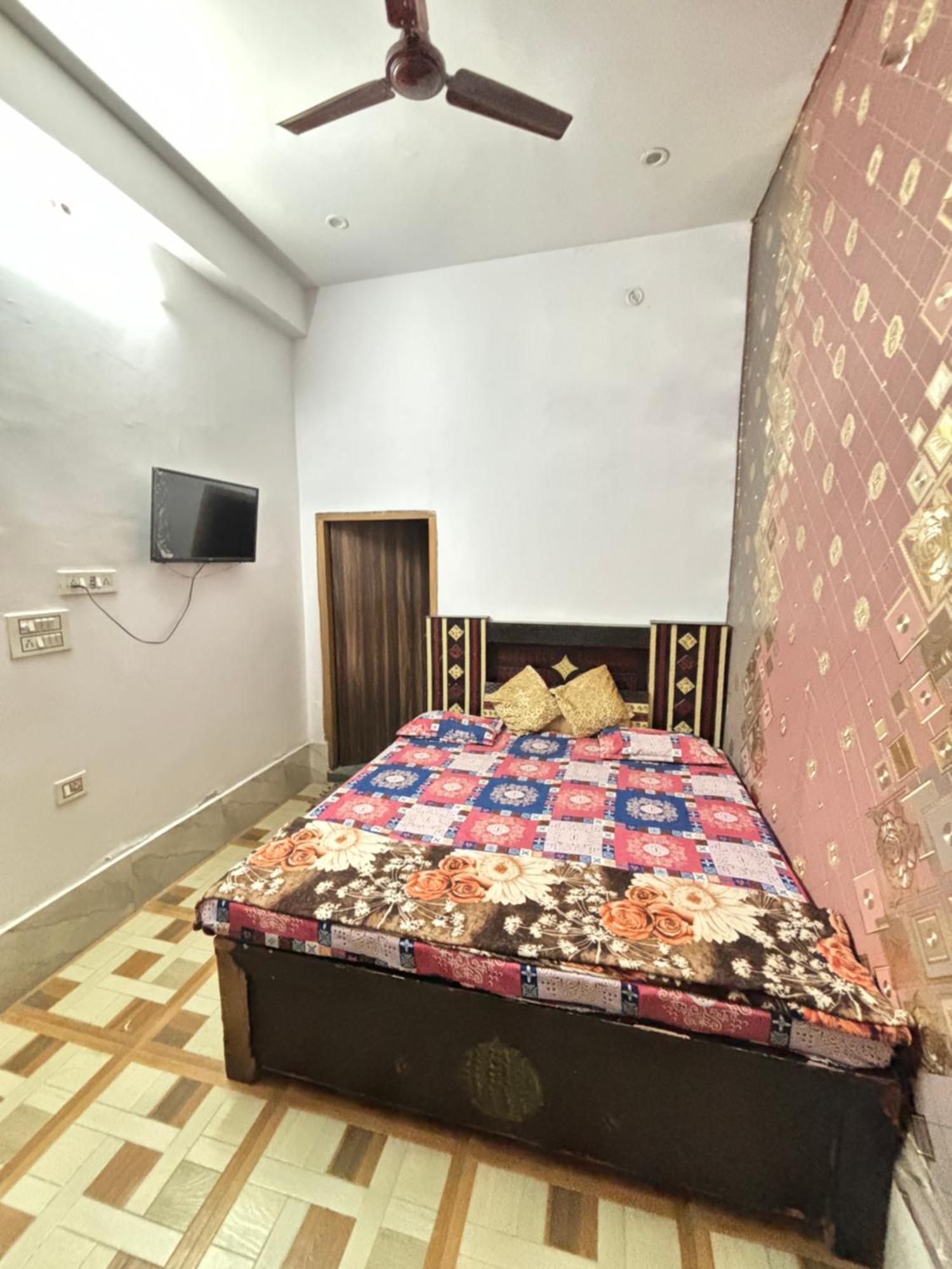 Balaji Homestay Mathura In Vrindavan Exterior photo